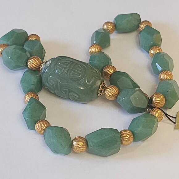 Green Aventurine or Jadeite ? Semi-p Carved Faceted Asian inspired Necklace - Picture 2 of 4